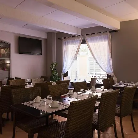 מלון Inter-hotel Port Cassitel 2*